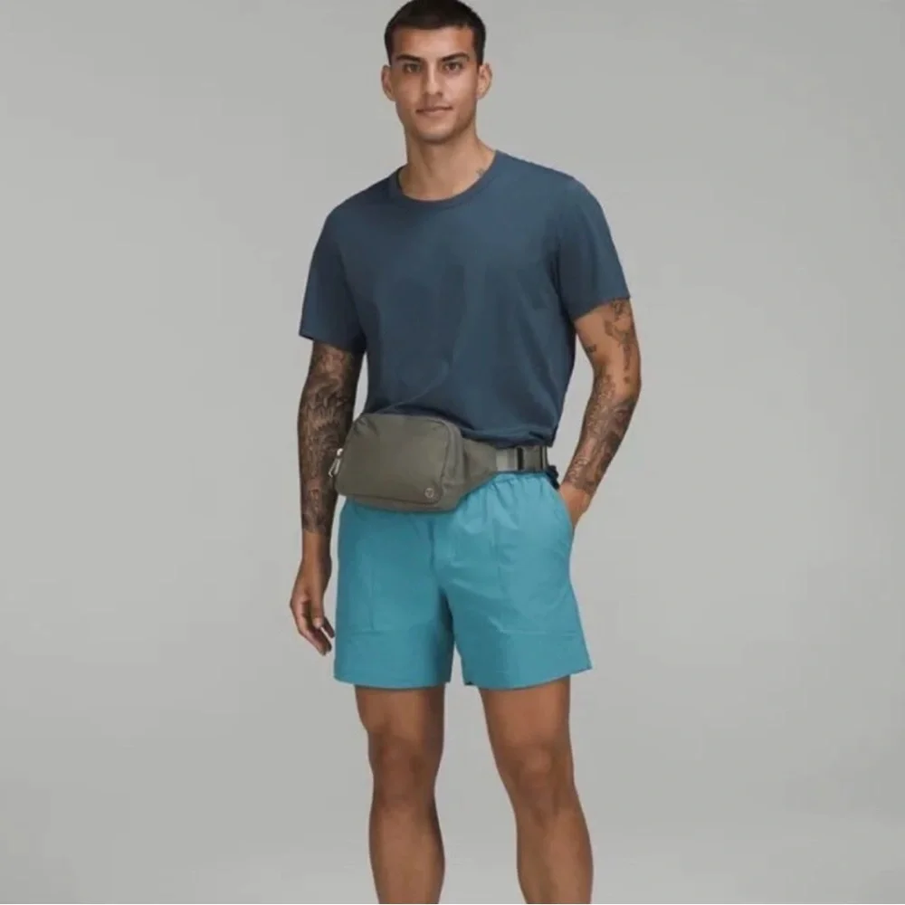 🆕  NEW Lululemon Everywhere Belt Bag Light Sage Green LARGE - Picture 3 of 8